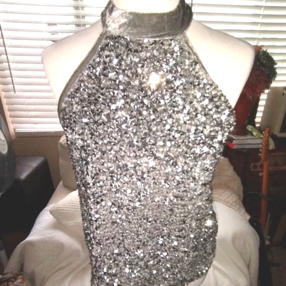 Cable & Gauge Sequin Velvet Halter Top - Picture 2 of 9